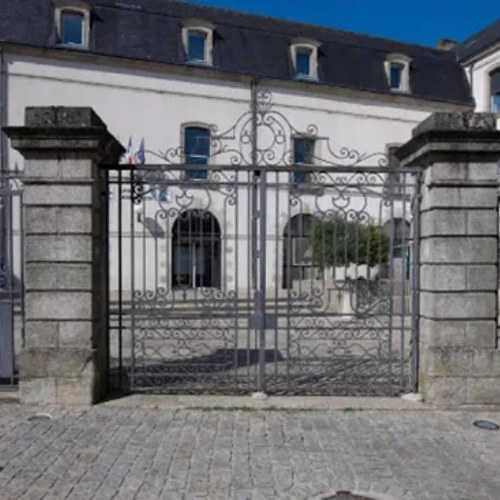 à PONTIVY, Rolland des bois à traité la chapelle du lycée Joseph Loth en assèchement des murs - Spécialiste du traitement mérule, assèchement des murs, traitement termites, traitement de charpente...